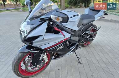 Спортбайк Suzuki GSX-R 600 2023 в 