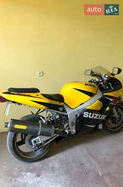 Спортбайк Suzuki GSX-R 600 2001 в 