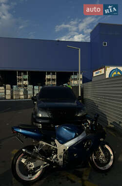 Спортбайк Suzuki GSX-R 600 2003 в 