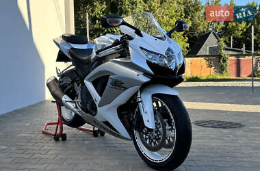 Спортбайк Suzuki GSX-R 600 2008 в 