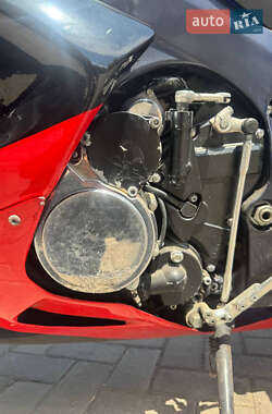 Спортбайк Suzuki GSX-R 600 2012 в 
