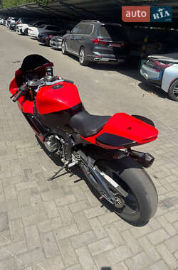 Спортбайк Suzuki GSX-R 600 2012 в 