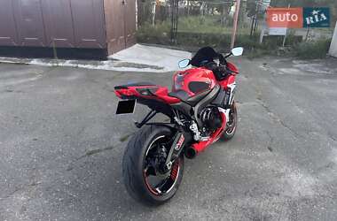 Спортбайк Suzuki GSX-R 600 2012 в 