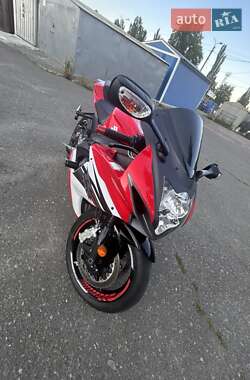 Спортбайк Suzuki GSX-R 600 2012 в 