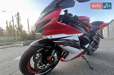 Спортбайк Suzuki GSX-R 600 2012 в 