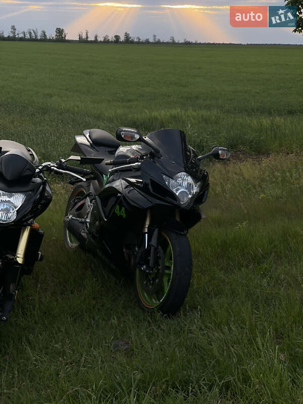Спортбайк Suzuki GSX-R 600 2007 в Кривом Роге фото 4 Спортбайк Suzuki GSX-R 600 2007 в Кривом Роге