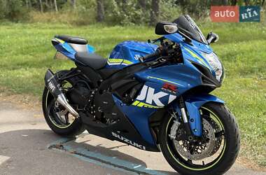 Спортбайк Suzuki GSX-R 600 2016 в 