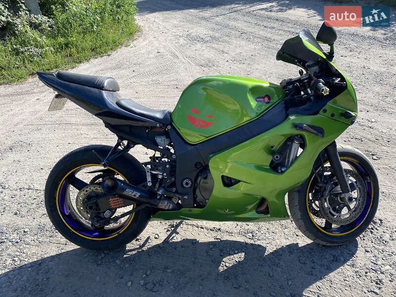 Спортбайк Suzuki GSX-R 600 2004 в 