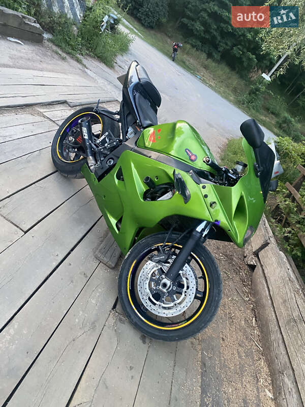 Спортбайк Suzuki GSX-R 600 2004 в Ромнах