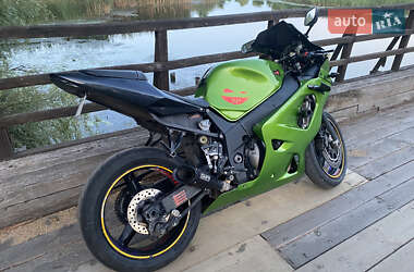 Спортбайк Suzuki GSX-R 600 2004 в 