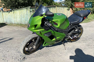 Спортбайк Suzuki GSX-R 600 2004 в 