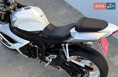 Спортбайк Suzuki GSX-R 600 2008 в 