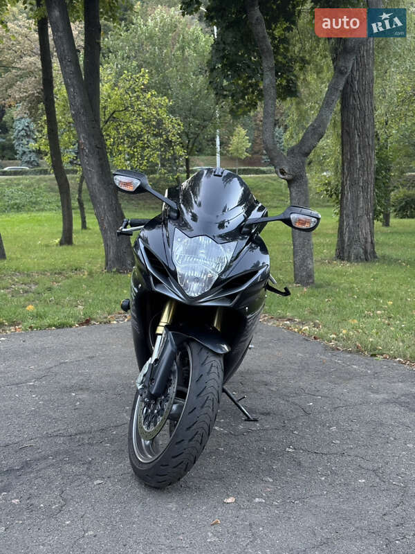 Спортбайк Suzuki GSX-R 600 2010 в Киеве фото 2 Спортбайк Suzuki GSX-R 600 2010 в Киеве