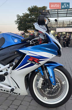Спортбайк Suzuki GSX-R 600 2011 в 