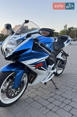 Спортбайк Suzuki GSX-R 600 2011 в 