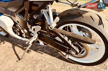 Спортбайк Suzuki GSX-R 600 2004 в 