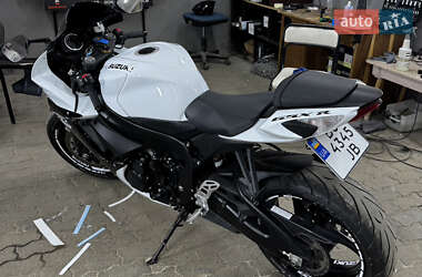 Спортбайк Suzuki GSX-R 600 2023 в 