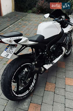 Спортбайк Suzuki GSX-R 600 2023 в 