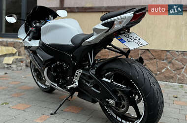 Спортбайк Suzuki GSX-R 600 2023 в 