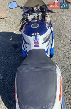 Спортбайк Suzuki GSX-R 750 1998 в 