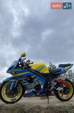 Спортбайк Suzuki GSX-R 750 2004 в 