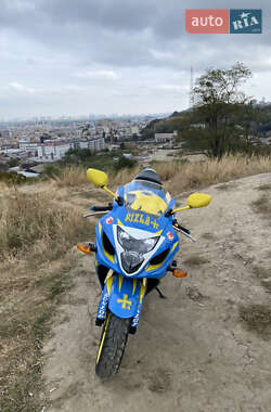 Спортбайк Suzuki GSX-R 750 2004 в 