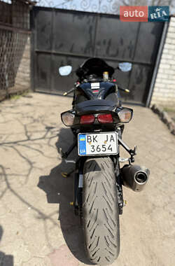 Спортбайк Suzuki GSX-R 750 2011 в 