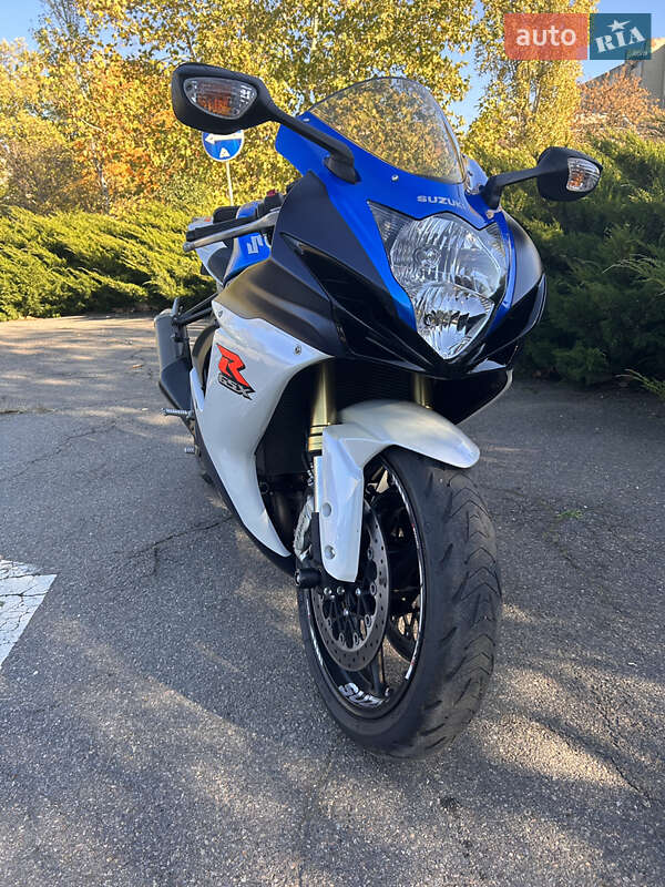 Спортбайк Suzuki GSX-R 750 2012 в 