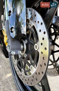 Спортбайк Suzuki GSX-R 750 2005 в 