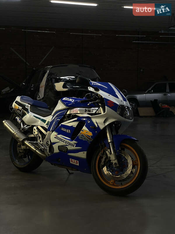 Спортбайк Suzuki GSX-R 750 1995 в 