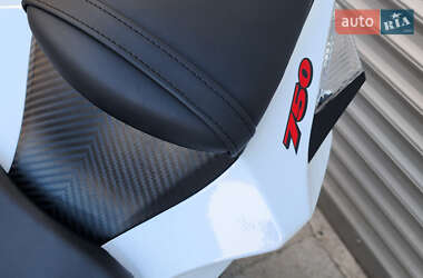 Спортбайк Suzuki GSX-R 750 2023 в 