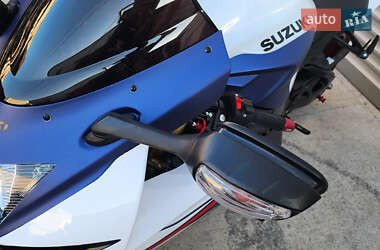 Спортбайк Suzuki GSX-R 750 2023 в 