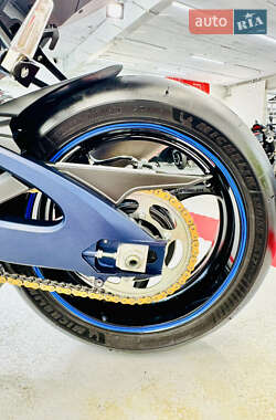 Спортбайк Suzuki GSX-R 750 2013 в 