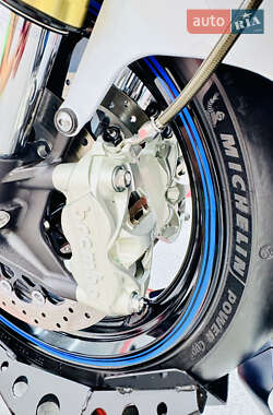 Спортбайк Suzuki GSX-R 750 2013 в 