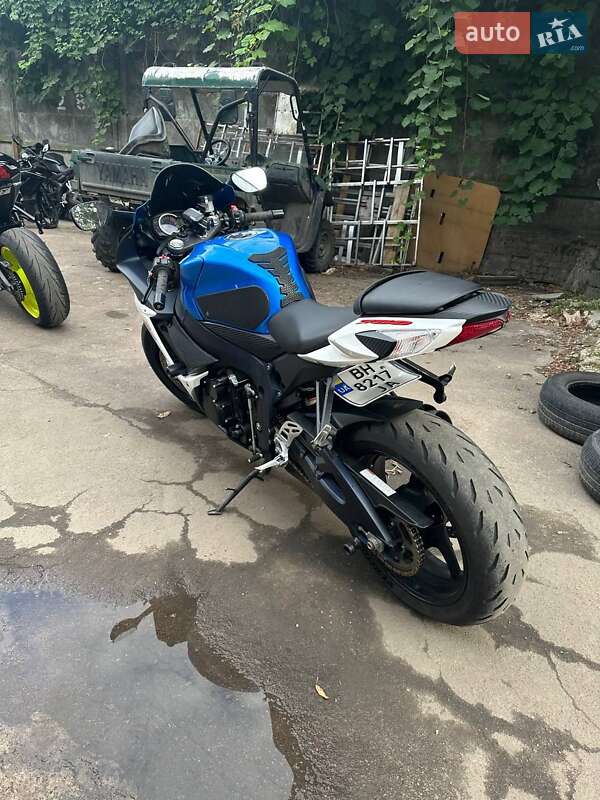 Спортбайк Suzuki GSX-R 750 2011 в Киеве