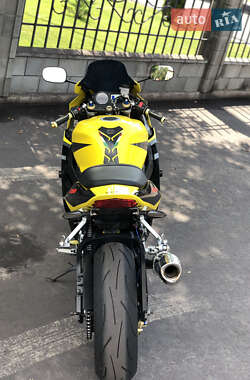 Спортбайк Suzuki GSX-R 750 2005 в 