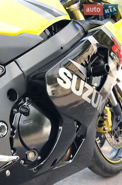 Спортбайк Suzuki GSX-R 750 2005 в 