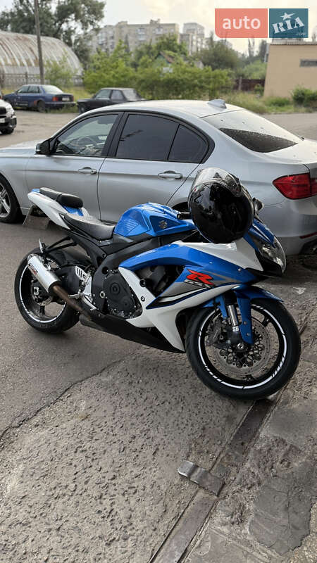Спортбайк Suzuki GSX-R 750 2009 в Киеве фото 3 Спортбайк Suzuki GSX-R 750 2009 в Киеве
