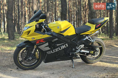 Спортбайк Suzuki GSX-R 750 2004 в 