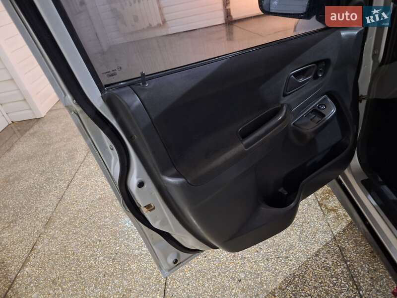 Универсал Suzuki Ignis 2007 в Черновцах фото 28 Универсал Suzuki Ignis 2007 в Черновцах