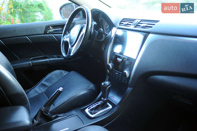 Седан Suzuki Kizashi 2010 в Рівному