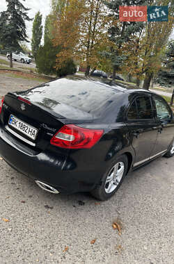 Седан Suzuki Kizashi 2010 в  фото 4 Седан Suzuki Kizashi 2010 в