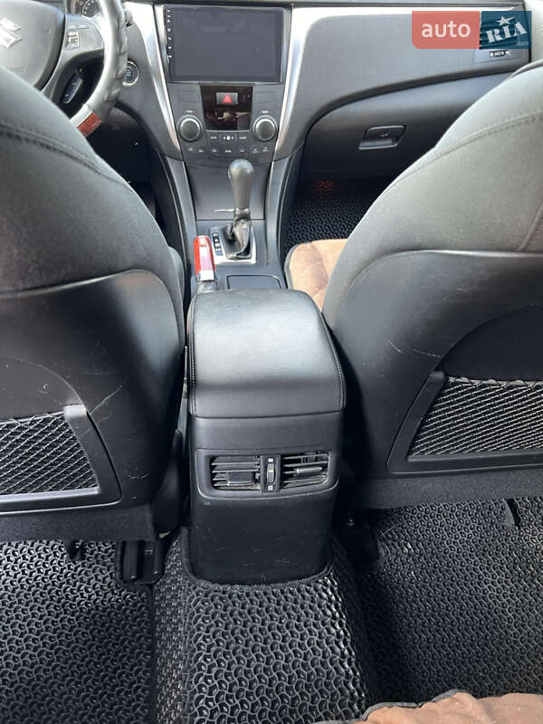 Седан Suzuki Kizashi 2012 в Ивано-Франковске