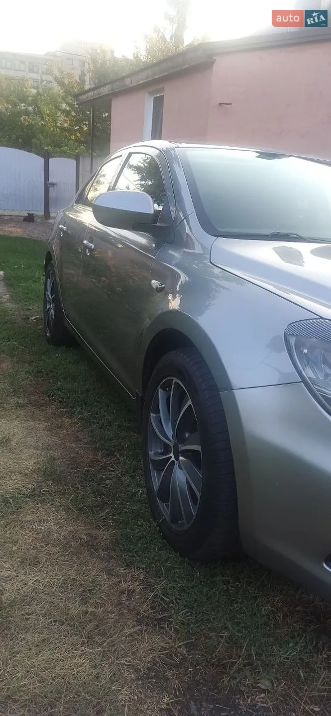2011 Suzuki Kizashi - мініатюра 3