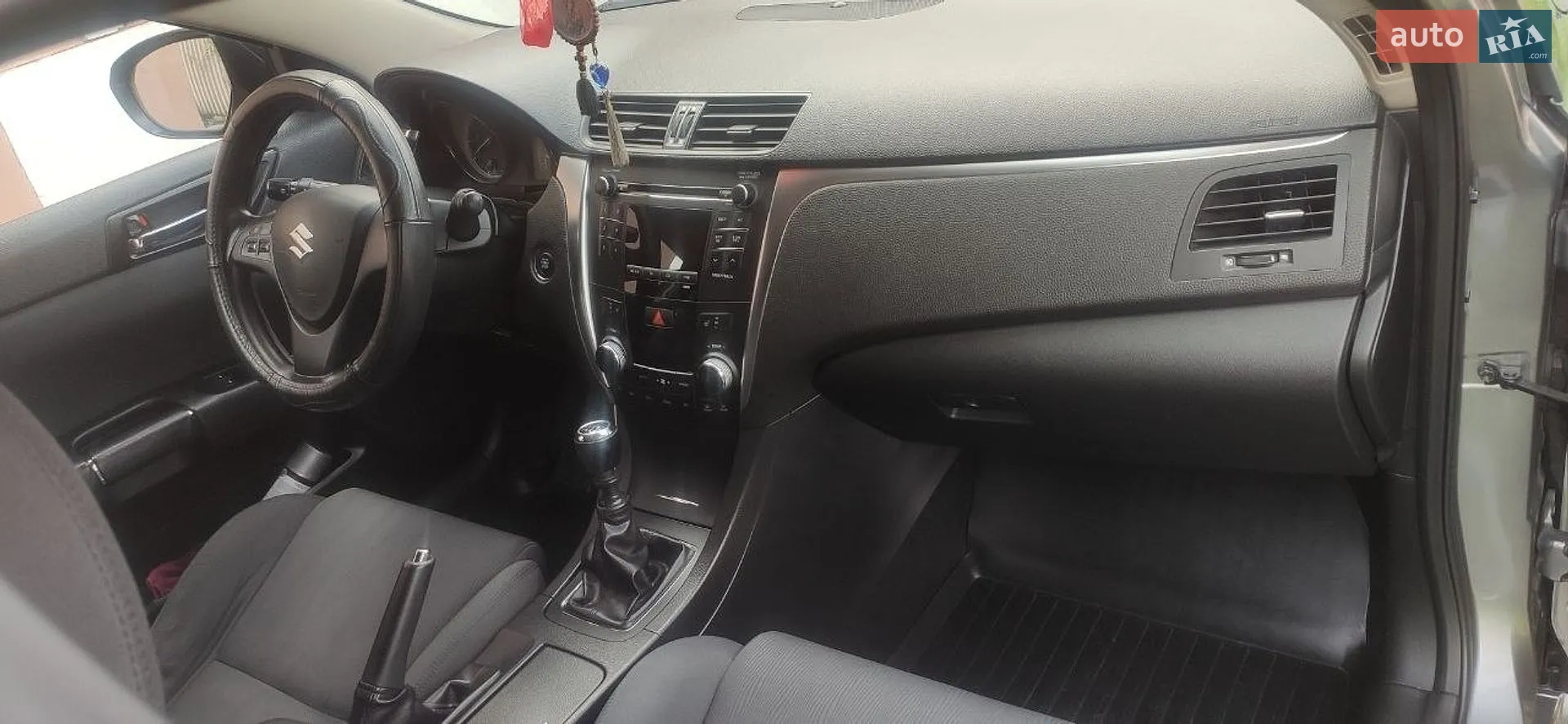 2011 Suzuki Kizashi - мініатюра 23
