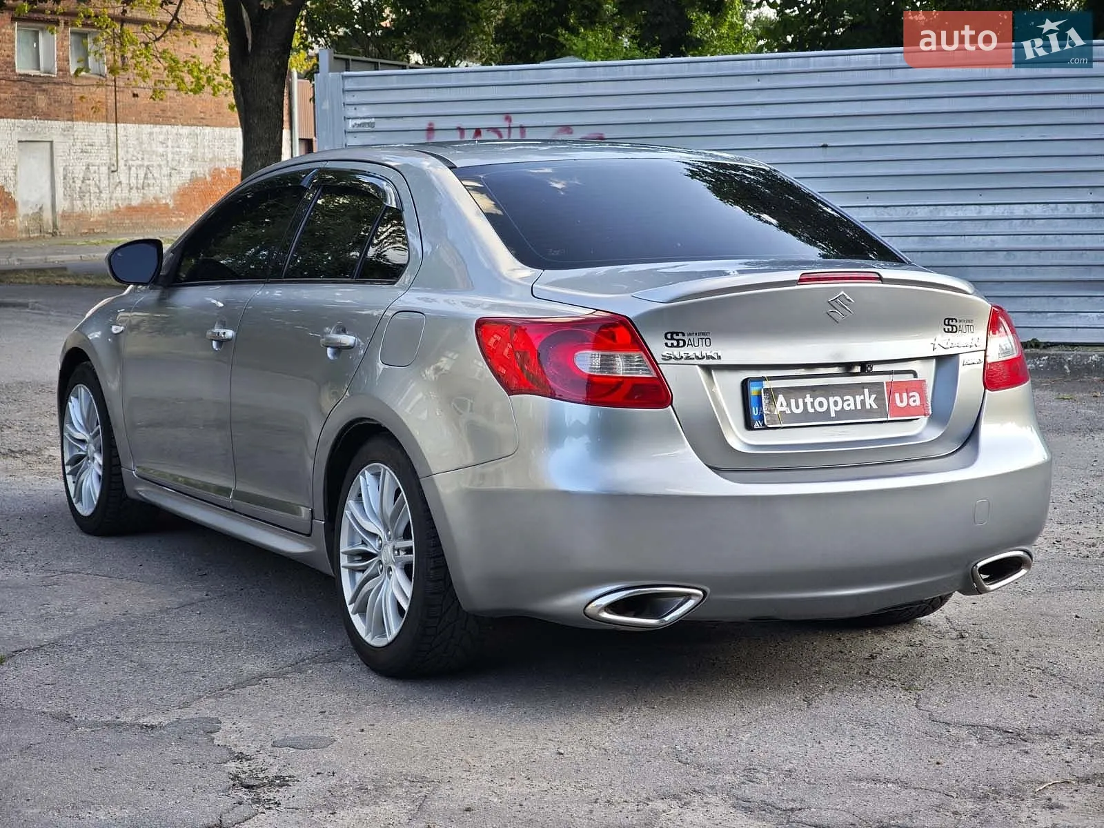 2011 Suzuki Kizashi - мініатюра 13