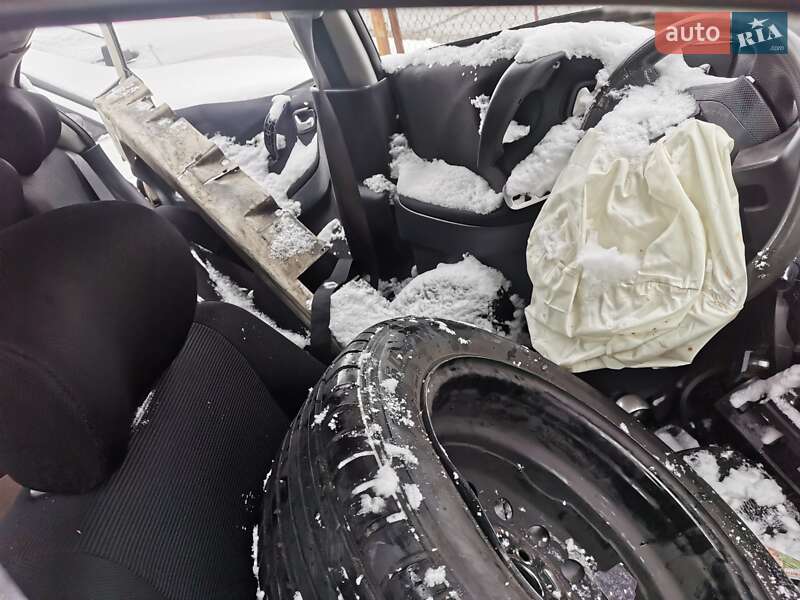 Седан Suzuki Liana 2005 в Киеве