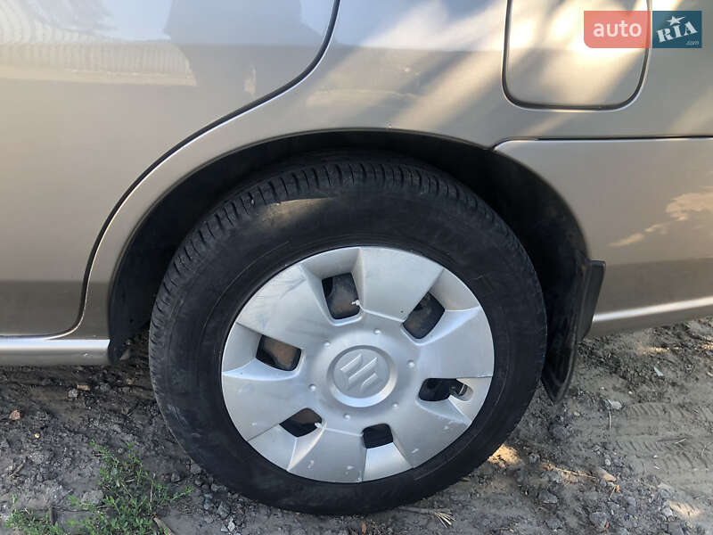 Седан Suzuki Liana 2003 в Новоукраинке