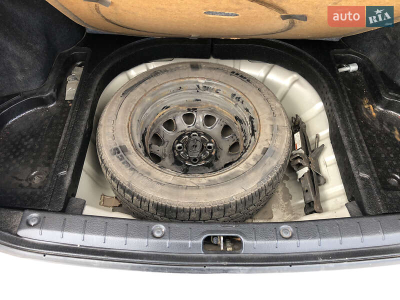 Седан Suzuki Liana 2003 в Новоукраинке