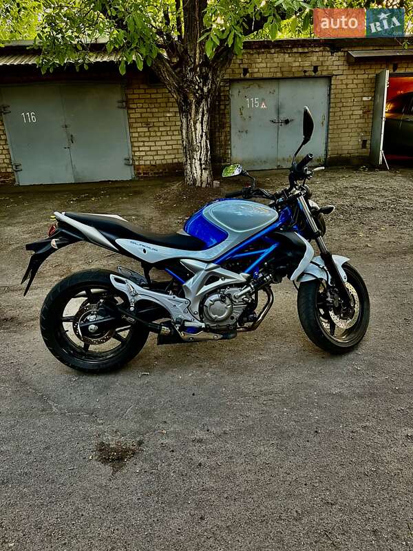 Мотоцикл Классик Suzuki SFV 650 2009 в Запорожье